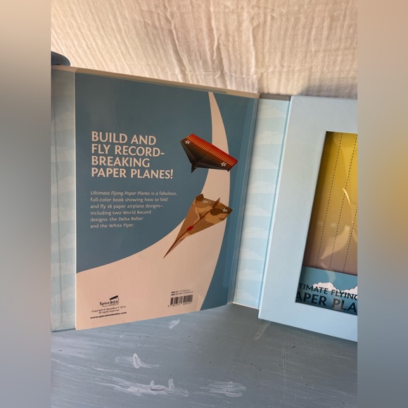 Paper planes kit and book - Picture 4 of 14